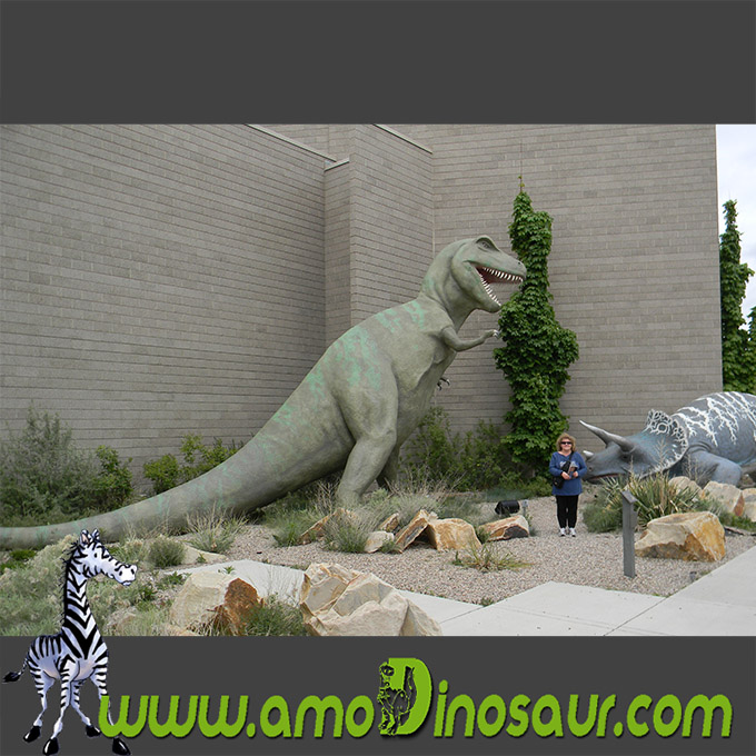 La resina de figura de dibujo animado dinosaurio tiranosaurio rex tiene  aspeact amable